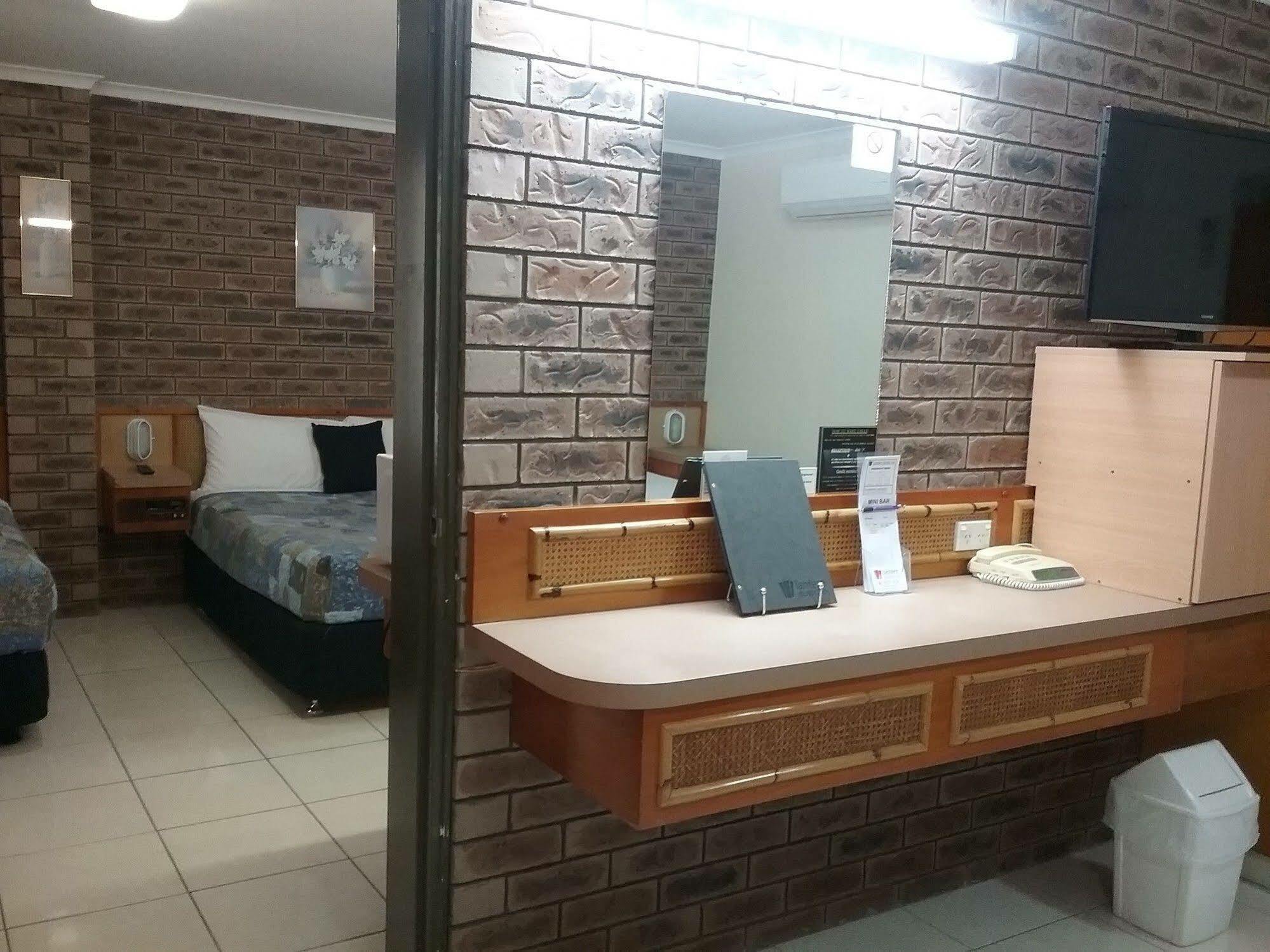 Lantern Motor Inn Маккай Экстерьер фото